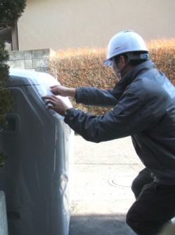 ゴミストッカー 設置 ヘルメットさん