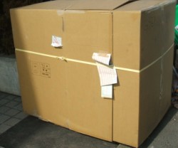 梱包された荷物