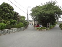 左へ