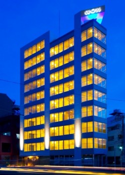 夜の外観